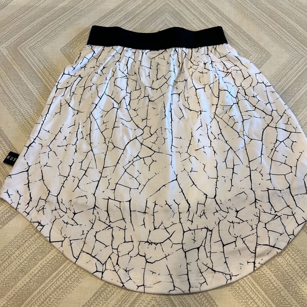 HuxBaby Girls Elastic Waistband Black & White High Low Skirt - Picture 6 of 6